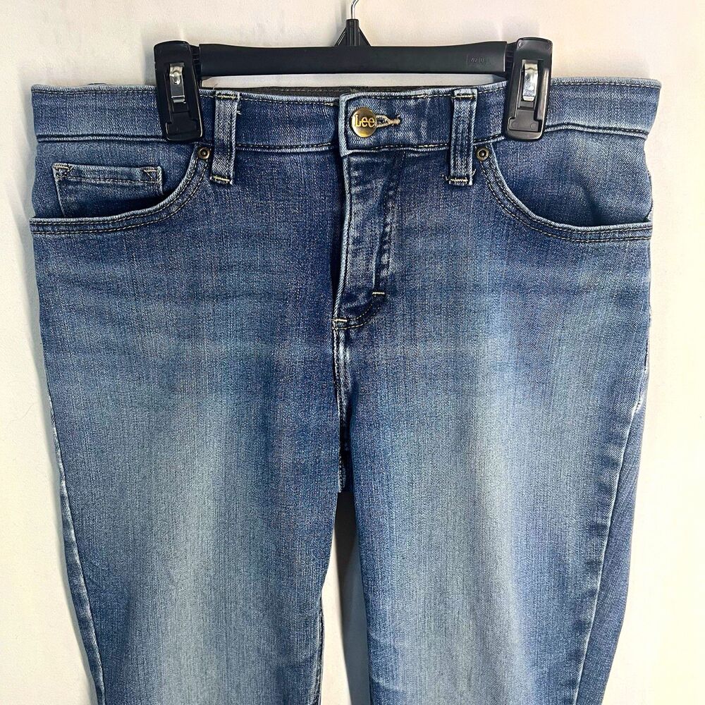Lee Women’s Jeans Medium Wash Stretch Straight Leg Mid Rise Slim Fit Size 8